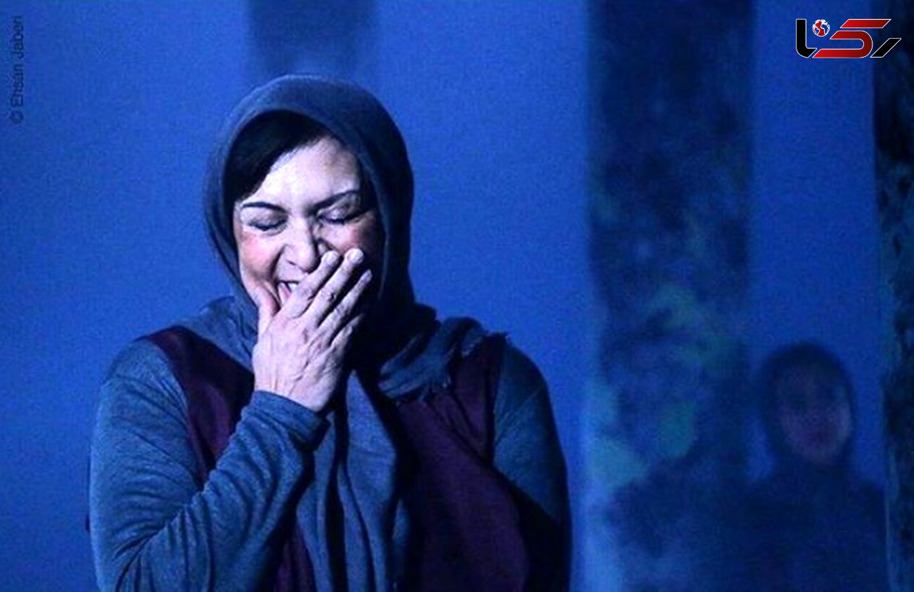 خنده رویا تیموریان روی صحنه تئاتر/ تتوکاری که به میان تهران پرت شده 
است + عکس