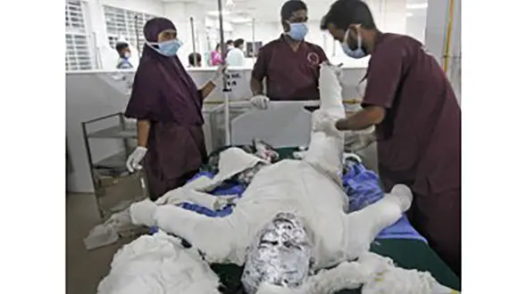 انفجار وحشتناک در مسجد هنگام نماز مغرب / 12 تن زنده زنده کشته شدند + عکس / بنگلادش