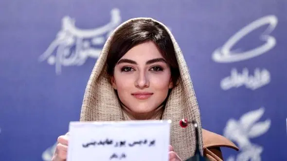 پردیس پورعابدینی با یک تیپ متفاوت در شیراز