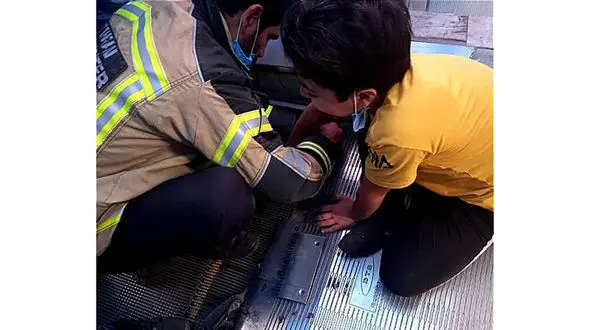 عکس های گیرکردن انگشتان پسر 10 ساله تهرانی در پله برقی