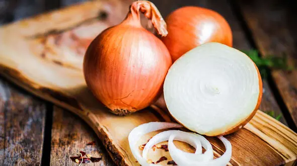 8 خاصیت عجیب خوردن پیاز