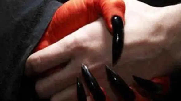 شیطان چگونه با صفات زیبای خداوند انسان را به لب پرتگاه می‌کشاند؟ + فیلم