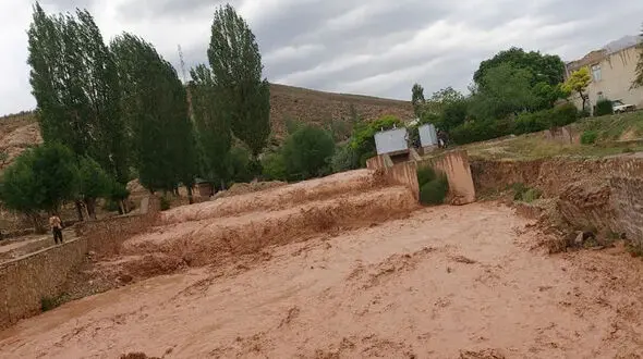 سیل وحشتناک در مجن + فیلم و عکس جاده ای که دیگر نیست!