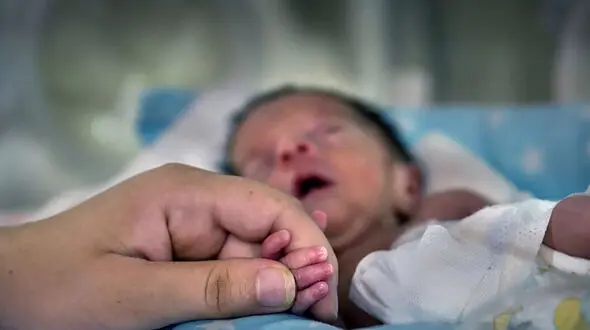 هزینه ماهانه ۸ میلیون تومانی دارو برای هر کودک مبتلا به HIV / جامعه دندان‌پزشکی همچنان از آگاهی کافی نسبت به HIV و ایدز برخوردار نیست