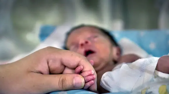 هزینه ماهانه ۸ میلیون تومانی دارو برای هر کودک مبتلا به HIV / جامعه دندان‌پزشکی همچنان از آگاهی کافی نسبت به HIV و ایدز برخوردار نیست