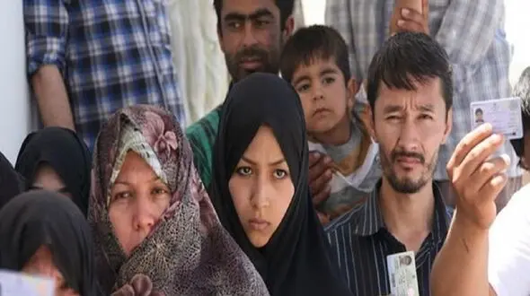 هجوم گسترده مهاجران افغان به ایران و کاهش سرانه آرد و نان به روایت یک نماینده مجلس / بیش از 7 میلیون افغانستانی ساماندهی نشده اند!