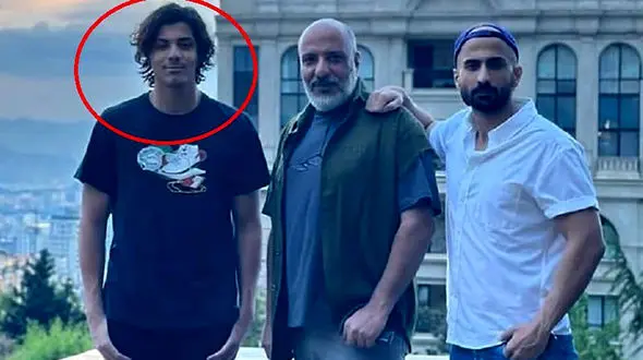  دو قاب از ژست و استایل جالب پسر امیر جعفری در کنار «افعی تهران»+عکس