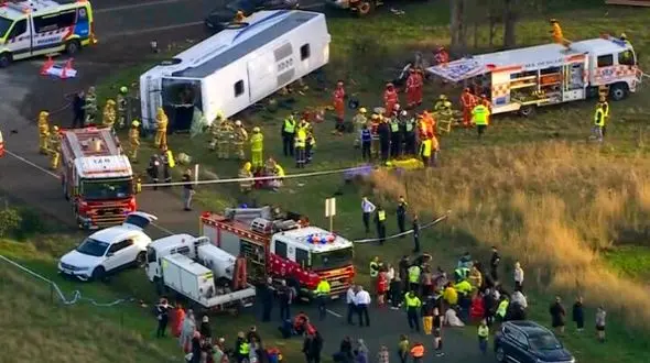 تصادف وحشتناک پنج خودرو در استرالیا/ سه نفر جان باختند