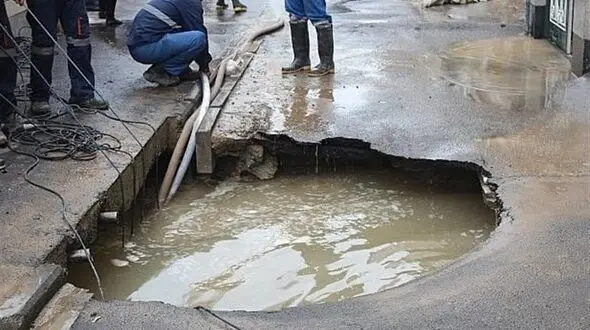 عکس نشست زمین در متروی قم 