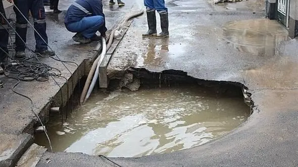 عکس نشست زمین در متروی قم 