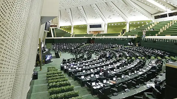 تعطیلی پنجشنبه ها در سال ۱۴۰۳ / مجلس به 2 روز تعطیلی در هفته رای می دهد؟