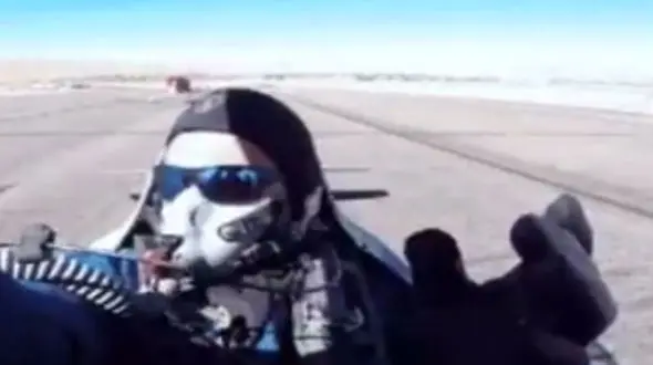 نجات معجزه آسای خلبان هواپیما تک نفره+فیلم