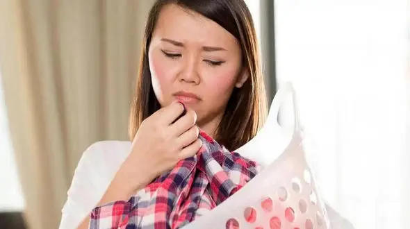 نحوه زدودن بوی دود از روی لباس