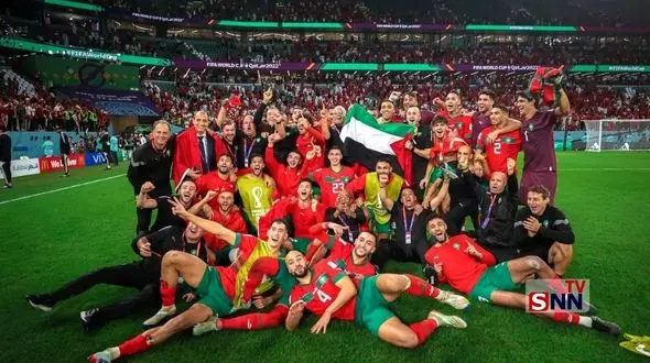 بازیکن مراکش در آغوش مادر پس از پیروزی +ویدیو