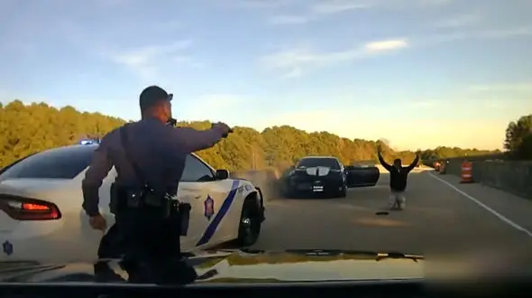 فیلم هالیوودی از تعقیب و گریز پسر 19 ساله را ببینید / پلیس های شهر به دنبال او بودند