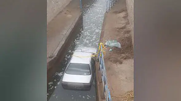 شیرجه عجیب یه خودروی سواری در کانال آب