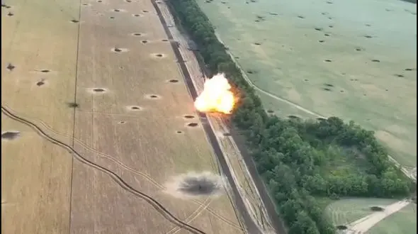 انفجار تانک استتار شده لابه لای درختان + فیلم