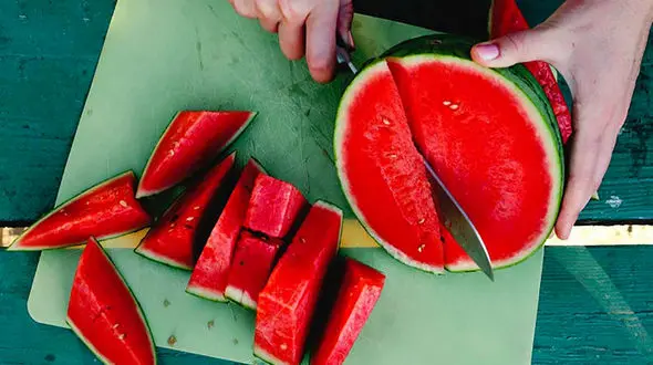 هندوانه برای چه کسانی سم است؟