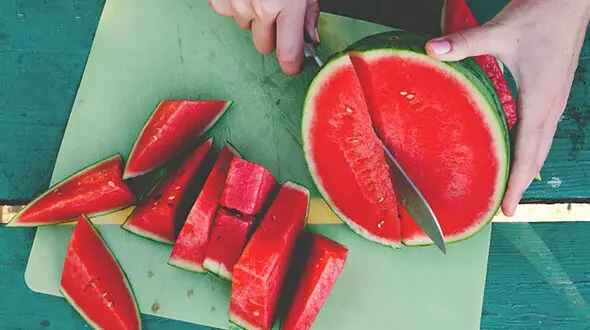 هندوانه برای چه کسانی سم است؟