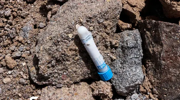 گمنام هایی وسط زباله های شهر /80درصد زباله های بیمارستانی بی خطرسازی نمی شوند + فیلم