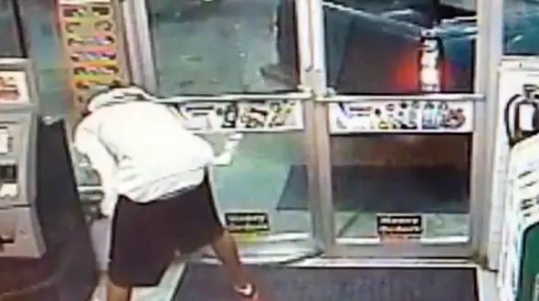 اقدام عجیب برای دزدیدن  دستگاه عابر بانک + فیلم