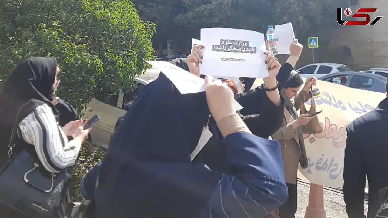 توقف صدور مدرک فارغ التحصیلی برای ۳۷۰۰ دانشجوی پیام‌نور به‌دلیل تفسیر اشتباه یک آیین‌نامه ! / وزیر علوم باید پاسخگوی این اشتباه باشد