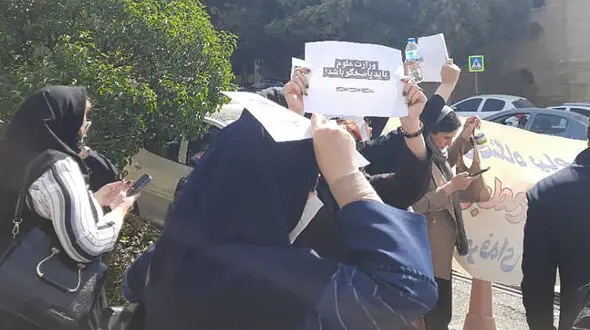 توقف صدور مدرک فارغ التحصیلی برای ۳۷۰۰ دانشجوی پیام‌نور به‌دلیل تفسیر اشتباه یک آیین‌نامه ! / وزیر علوم باید پاسخگوی این اشتباه باشد