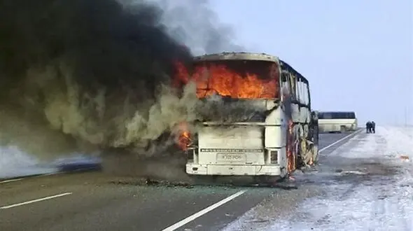 ویدئو لحظه آتش گرفتن اتوبوس در جاده هراز