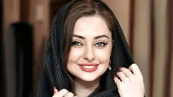 عکس ها / دکوراسیون جذاب منزل نفیسه روشن با انفجار رنگ زرد در چیدمان خانه مجلل / ست کردن کت اسپرت گلدوزی‌شده با فضای داخلی به سبک لیمویی و مدیترانه‌ای!