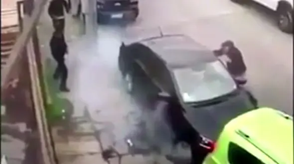 سرقت عجیب خودرویی که خودش را از دست سارقان حرفه‌ای نجات داد + فیلم و عکس