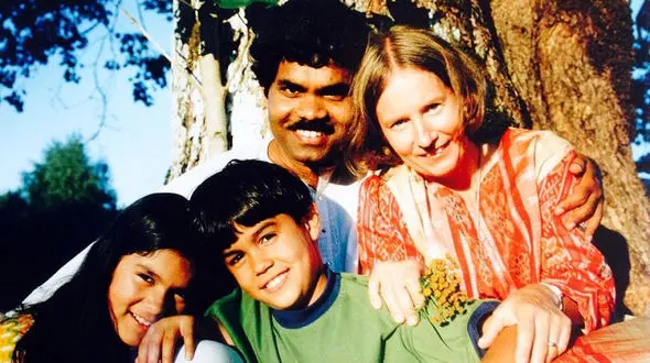 مرد هندی با دوچرخه به دنبال عروس خود رفت / طالع بین چه گفته بود؟ + عکس 