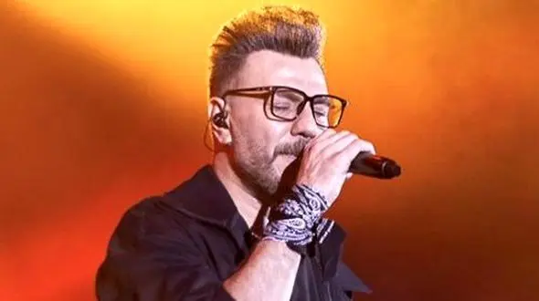 دانلود آهنگ اون دوتاییا تموم شد گرشا رضایی / دل ندارم که بمونی؛ دل ندارم که بری + متن کامل