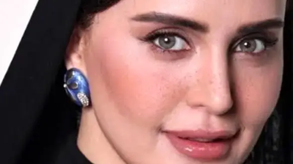 خلاقیت منحصر به فرد الناز شاکردوست در رونمایی از چهره مادرش برای اولین بار / شباهت حیرت‌انگیز مادر و دختر همه را شوکه کرد