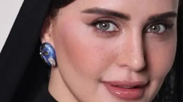خلاقیت منحصر به فرد الناز شاکردوست در رونمایی از چهره مادرش برای اولین بار / شباهت حیرت‌انگیز مادر و دختر همه را شوکه کرد