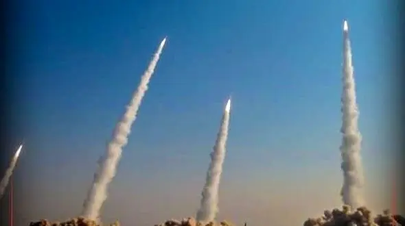 فرود موشک ایرانی در 100 مایلی ناو نیمیتز آمریکا