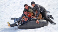 تیوب سواری ، یک تفریح خطرناک در روزهای برفی همدان