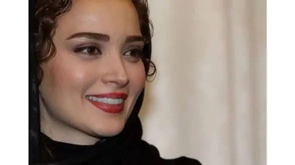  کت و دامن عجیب بهنوش طباطبایی در خیابان