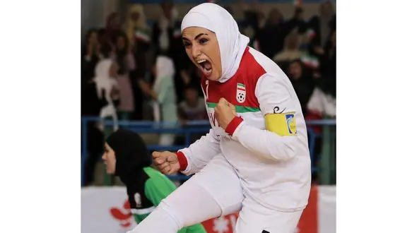 عرق سرد؛ داستان تراژیک زندگی ورزشکار ممنوع الخروج فوتسال / روایت یکی از حادترین مسائلِ روز جامعه‌ ما