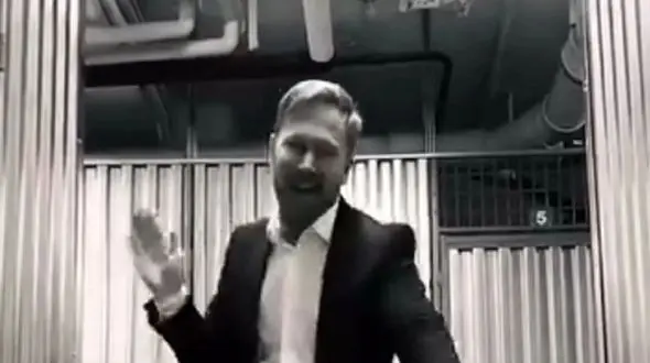 فیلم آواز شاد / چالش رقص خارجی ها با آهنگ ایرانی ! /  طوری میرقصند انگار ایرانی اند !