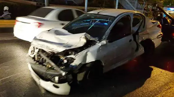 عکس های چرخش پژو 206 در اتوبان امام علی / شب گذشته رخ داد