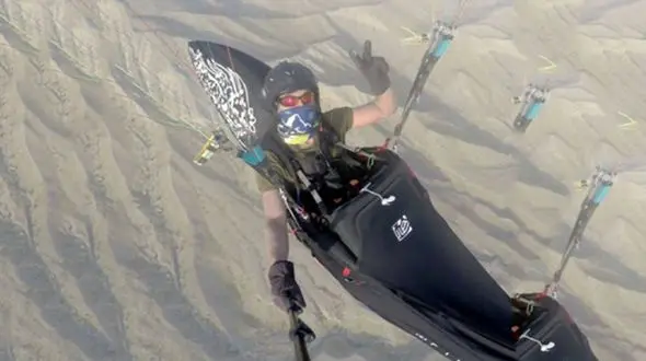 پرواز مرگ  با  پاراگلایدر در آسمان بندر عباس / سقوط در سایت گنو 