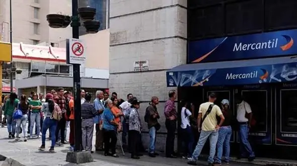 قحطی در ونزوئلا، هجوم مردم به خودپردازها +عکس
