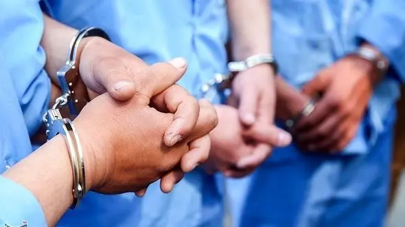 حمله 5 مرد خشن به زن دلار فروش مشهدی / او را در کوچه خلوت خفت کردند