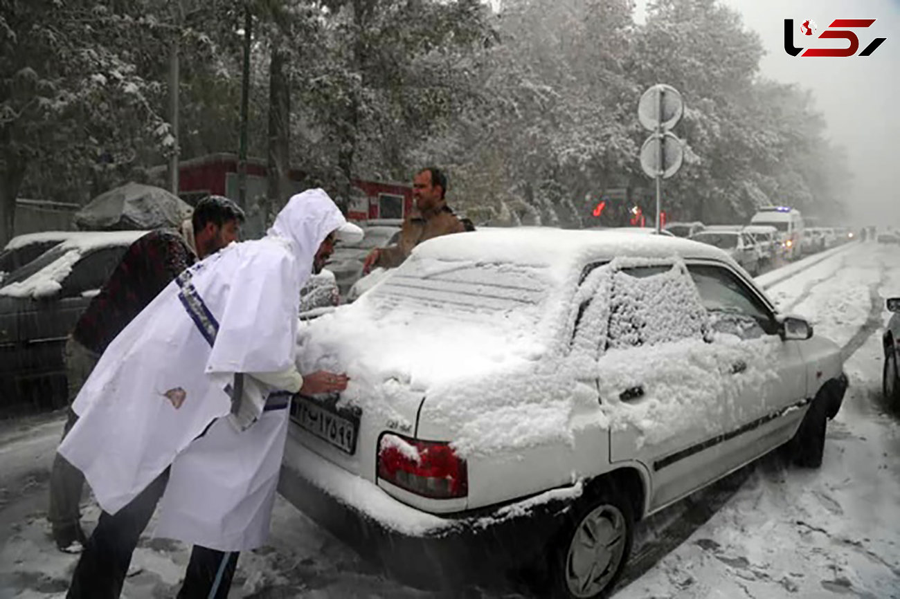 بارش برف و باران در محورهای ۱۱ استان