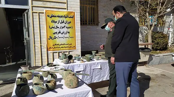 بازداشت مرد کرمانی با گنج های 4 هزار ساله میلیاردی / بار پسته ردگم کنی بود + عکس