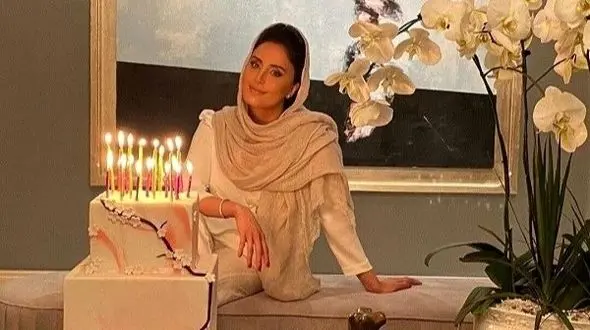 ترکیب اصالت و اشرافی گری در دکوراسیون منزل دوبلکس و اتاق خواب شاهانه الناز شاکردوست/ کتابخونه پر، مبلمان سلطنتی، فرش ایرانی،لوستر بلوری اعیانی و...