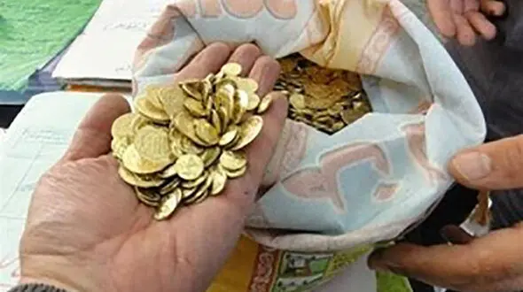 کشف سکه های تقلبی در الیگودرز / نقشه گنج متهم نگرفت!