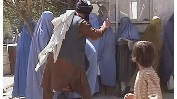 قانون جنایی جدید طالبان: مردان می توانند همسران وفرزندان خود را کتک بزنند!