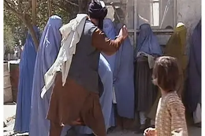 قانون جنایی جدید طالبان: مردان می توانند همسران وفرزندان خود را کتک بزنند!