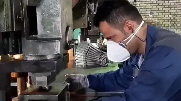 رقبای سابق به کمک کارخانه ورشکسته آمدند  + فیلم